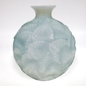 Rene Lalique Art Deco "Ormeaux" Opalescent Vase