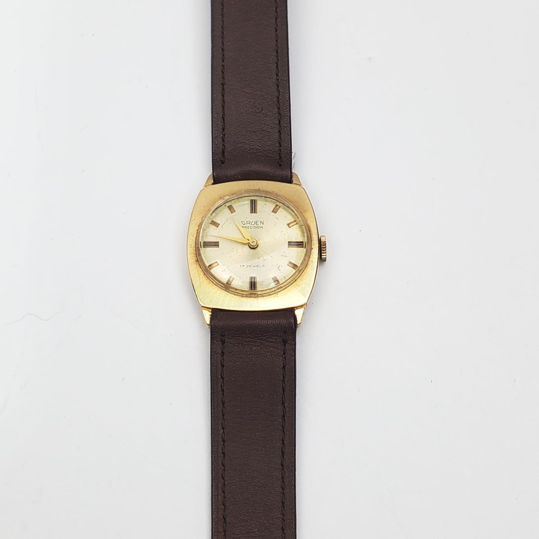 Gruen 14K Gold Precision 17 Jewels Wristwatch: Vintage Gruen 14K Gold Precision 17 Jewels Mechanical Wristwatch w/ Leather Band. Condition: Generally Good. Please Note- We Do Not Guarantee the Workability or Mechanism of Any WatchesDimensions: Fac