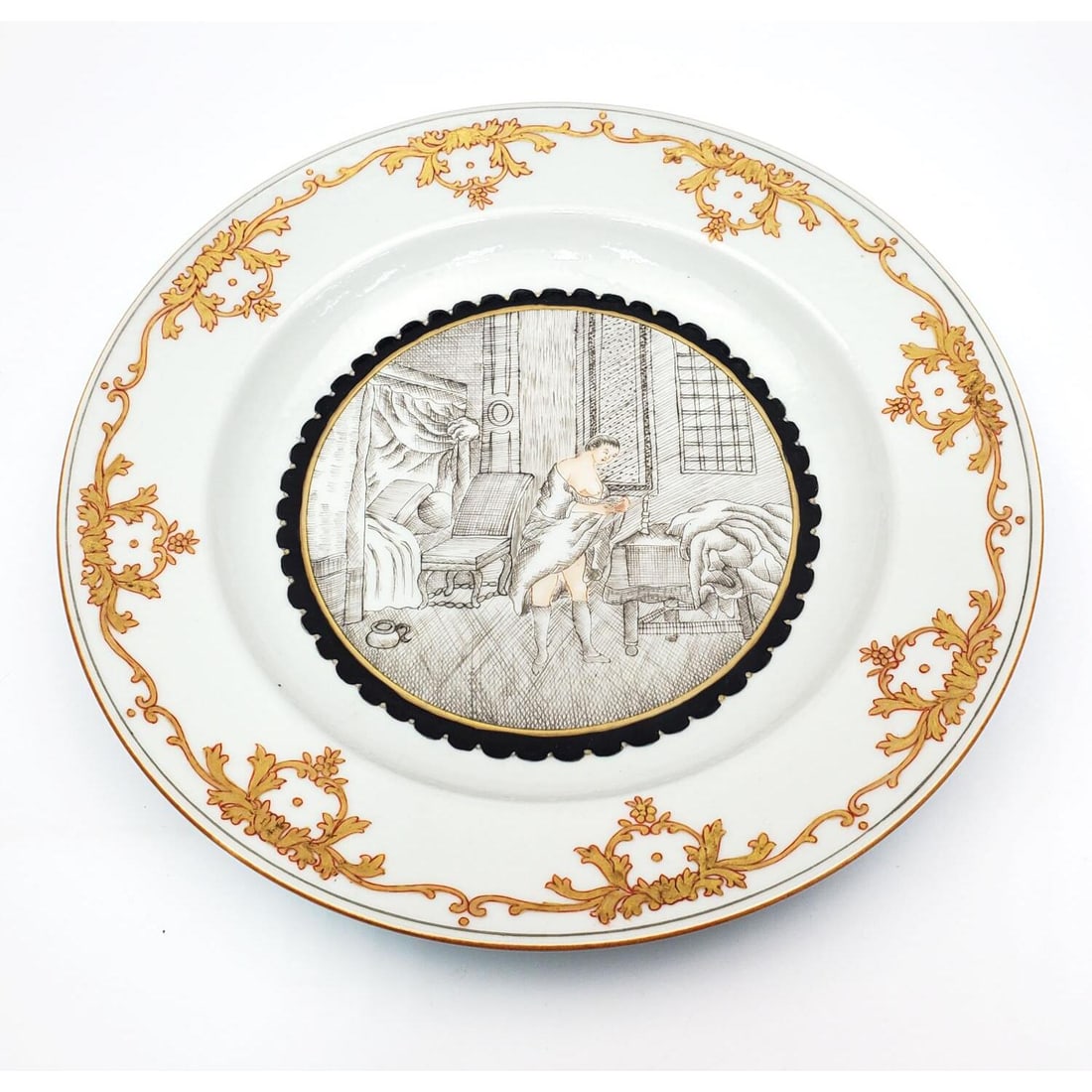 Chinese Antique Export Porcelain Plate: Chinese Antique Export Porcelain Plate Depicting a Semi Nude Woman. Condition: Generally Very Good. Dimensions: Dia-8.75". Provenance: From a Long Island, NY Home. Please note the absence of a Conditi