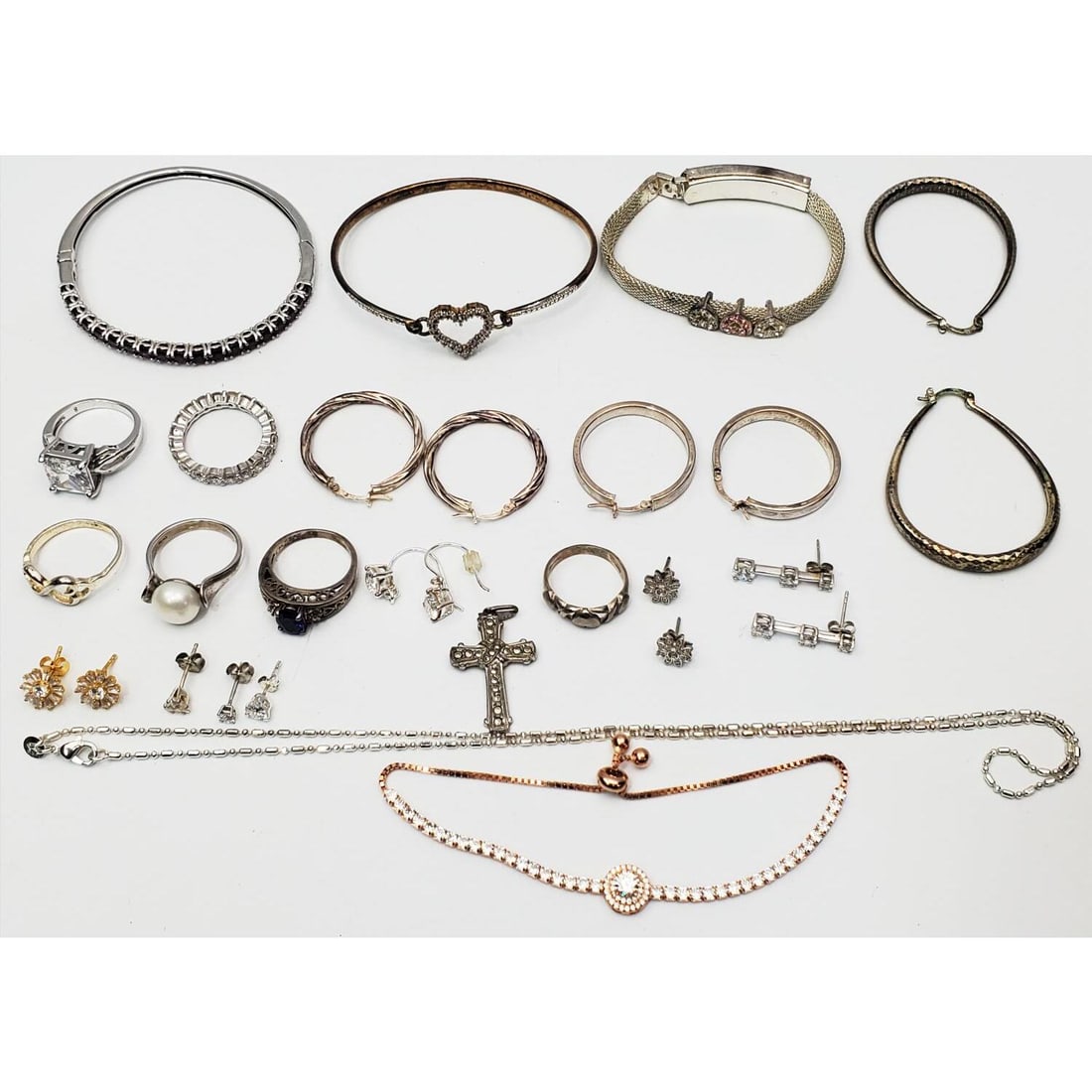 Bag Lot of Silver Jewelry: Bag Lot of Silver Jewelry Including Rings, Bracelets, Earrings & Necklaces. Some Are Vintage. Condition: As Found. Dimensions: Various Sizes. Gross Weight: 93.6g/3.0ozt. Provenance: From a Long Island