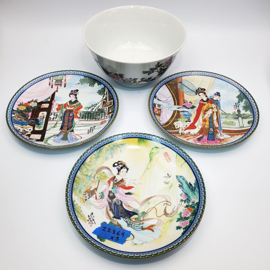 Lot of 4 Porcelain Items (1 of 9)