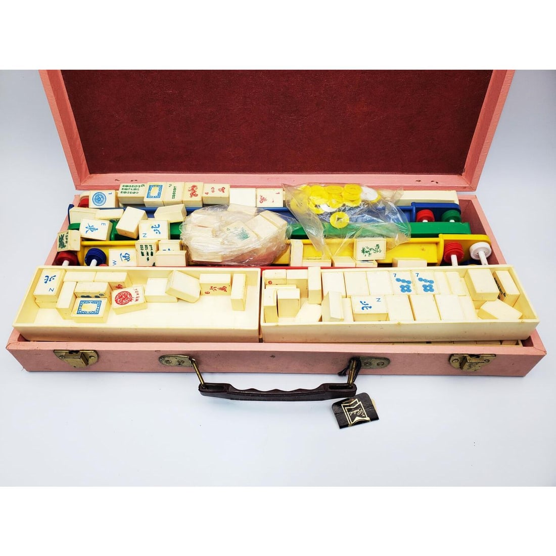 Vintage Mahjong Set in Original Fitted Box (1 of 2)