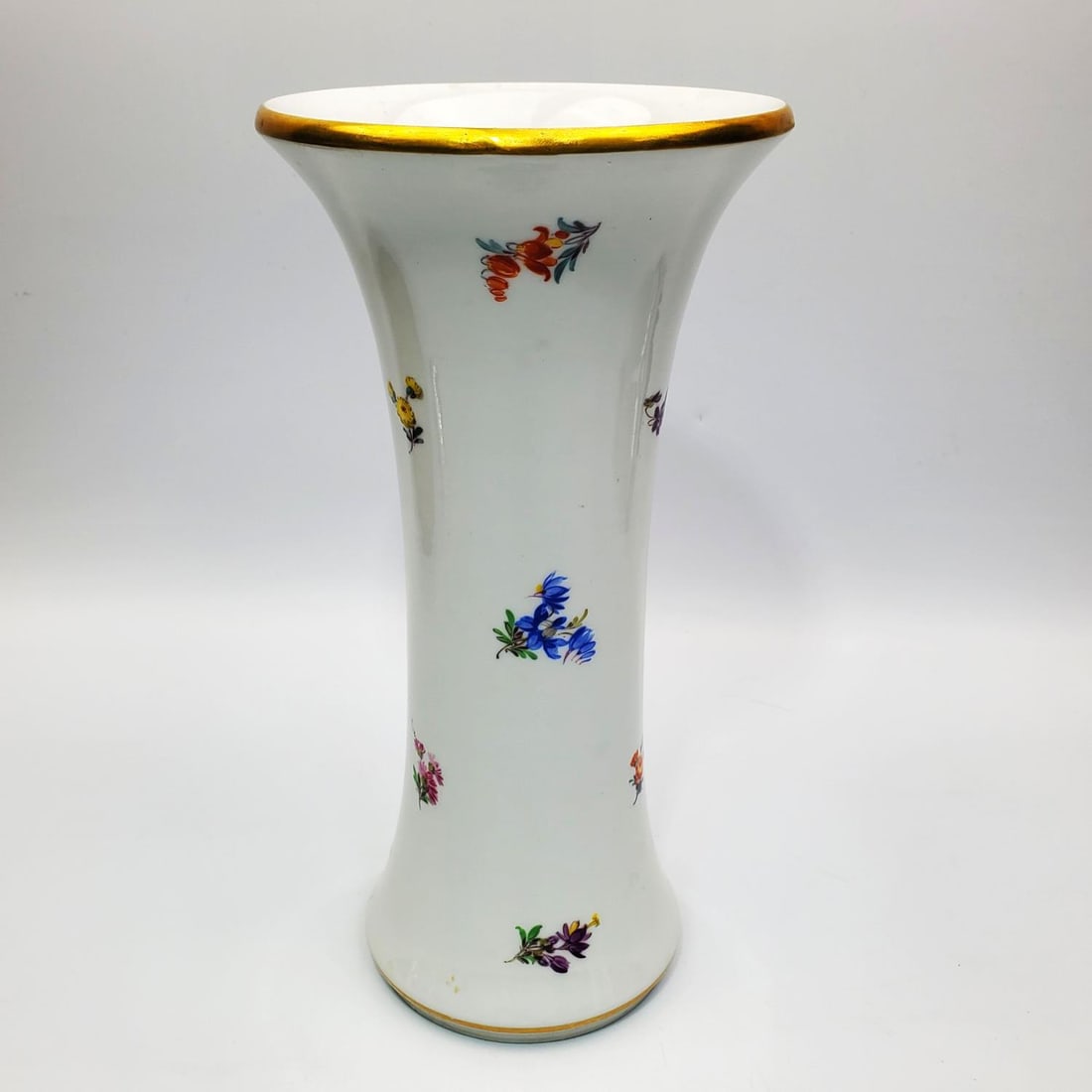 Antique Meissen German Hand Painted Porcelain Vase: Antique Meissen German Hand Painted Porcelain Vase. Fully Marked. Condition: Excellent. Dimensions: H-9.6" x Dia-4.9". Provenance: From a New York City Apartment. Please note the absence of a Conditio