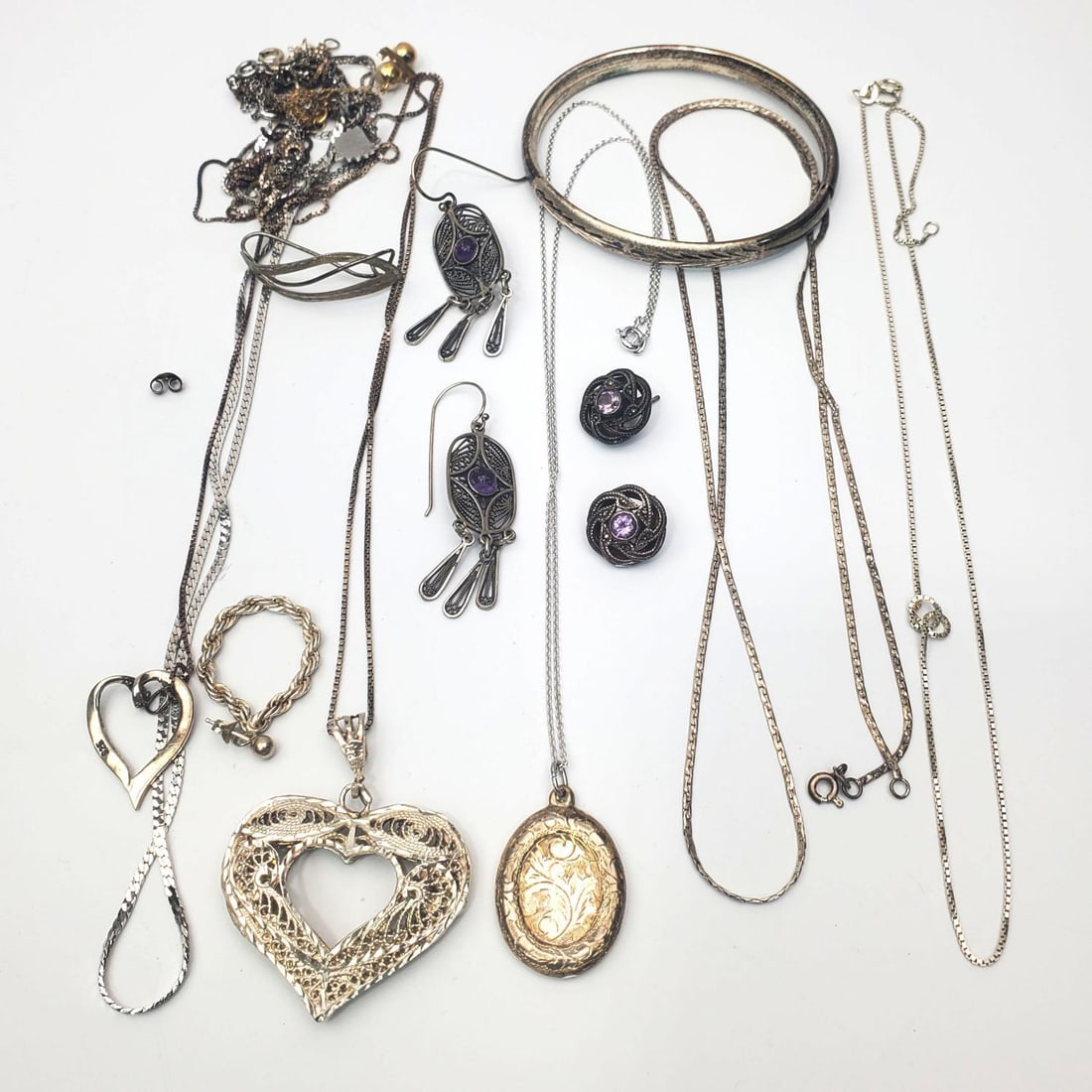 Group Lot of Sterling Silver Jewelry: Group Lot of Sterling Silver Jewelry Including Necklaces, Pendants, Bracelets, Earrings, Etc.Condition: Generally Good As Found. Dimensions: Various Sizes. Gross Weight: 71.6g. / 2.3ozt. Provenance: F