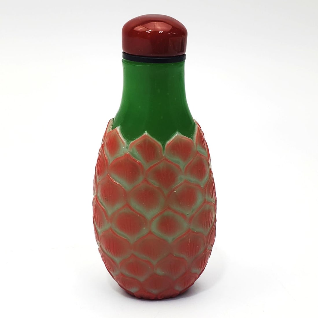 Fine Chinese Peking Glass Snuff Bottle: Fine Chinese Peking Green Glass Snuff Bottle w/ White & Red Hand Carved Overlays. Condition: Excellent. Dimensions: H-2.1". Provenance: From a Long Island, NY Home.Please note the absence of a Conditi