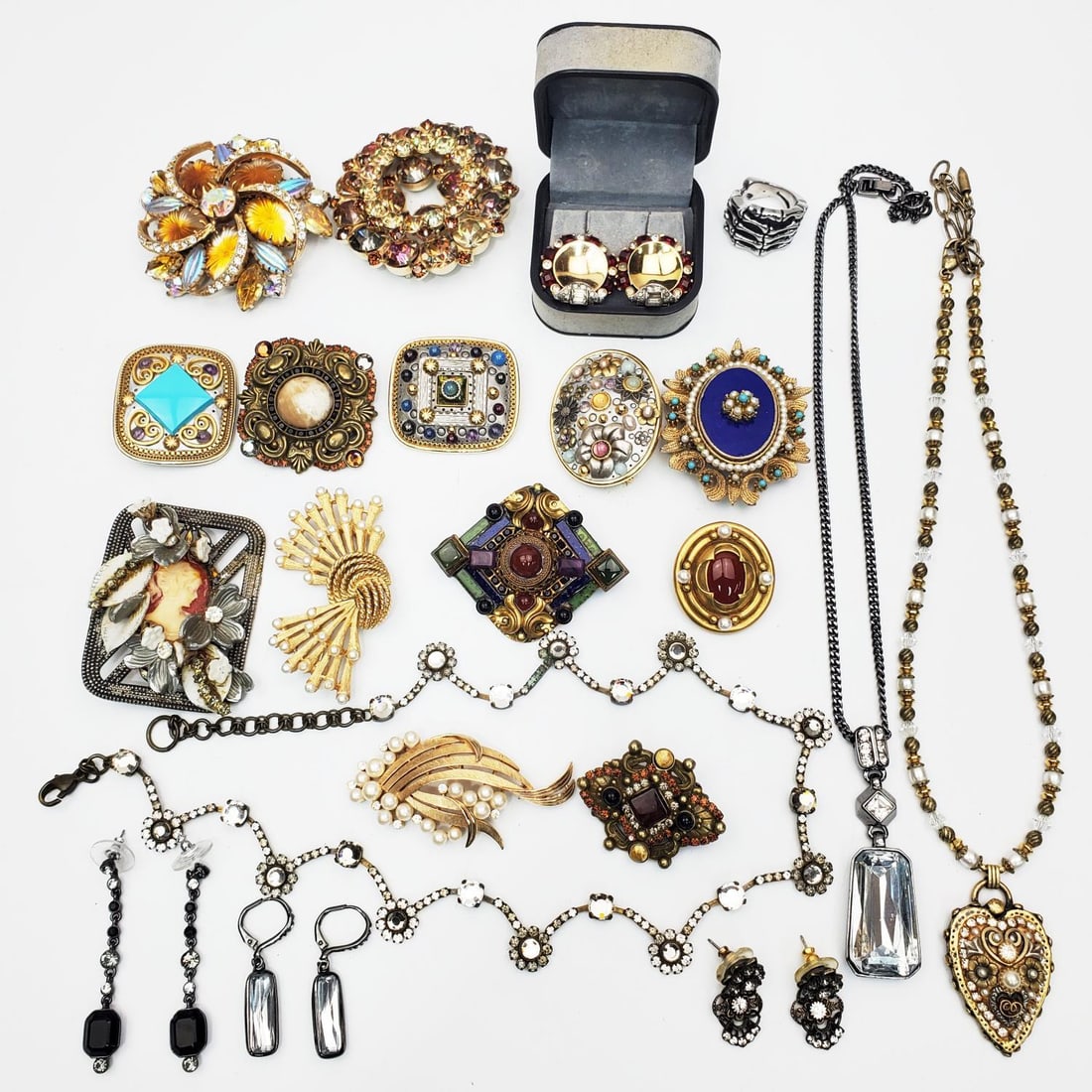 Bag Lot of Fine Costume Jewelry (1 of 6)