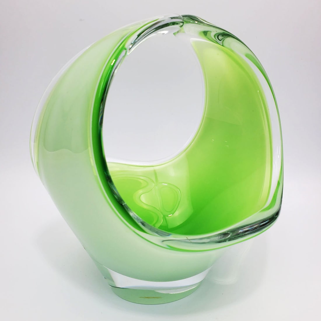 Paul Kedelv, Swedish (1917-1990) MCM Signed Basket: Paul Kedelv, Swedish (1917-1990) Vintage MCM Signed Green Flygsfors "Coquille" Art Glass Basket. Signed on the Bottom. Condition: Generally Very Good. Dimensions: H-9.75" x W-8.25". Provenance: From