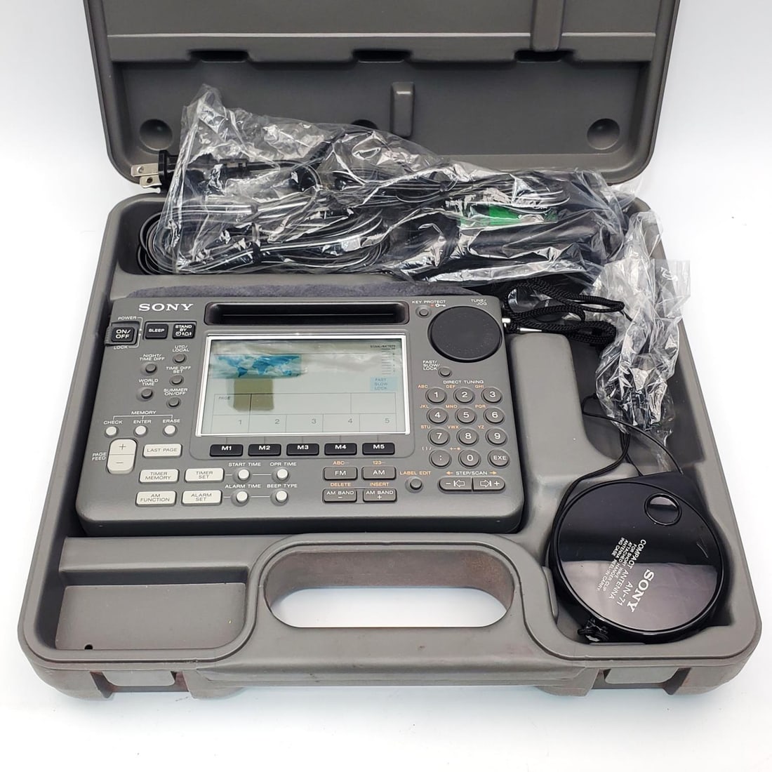 Vintage Sony ICF-SW55 World Band Receiver Radio (1 of 4)