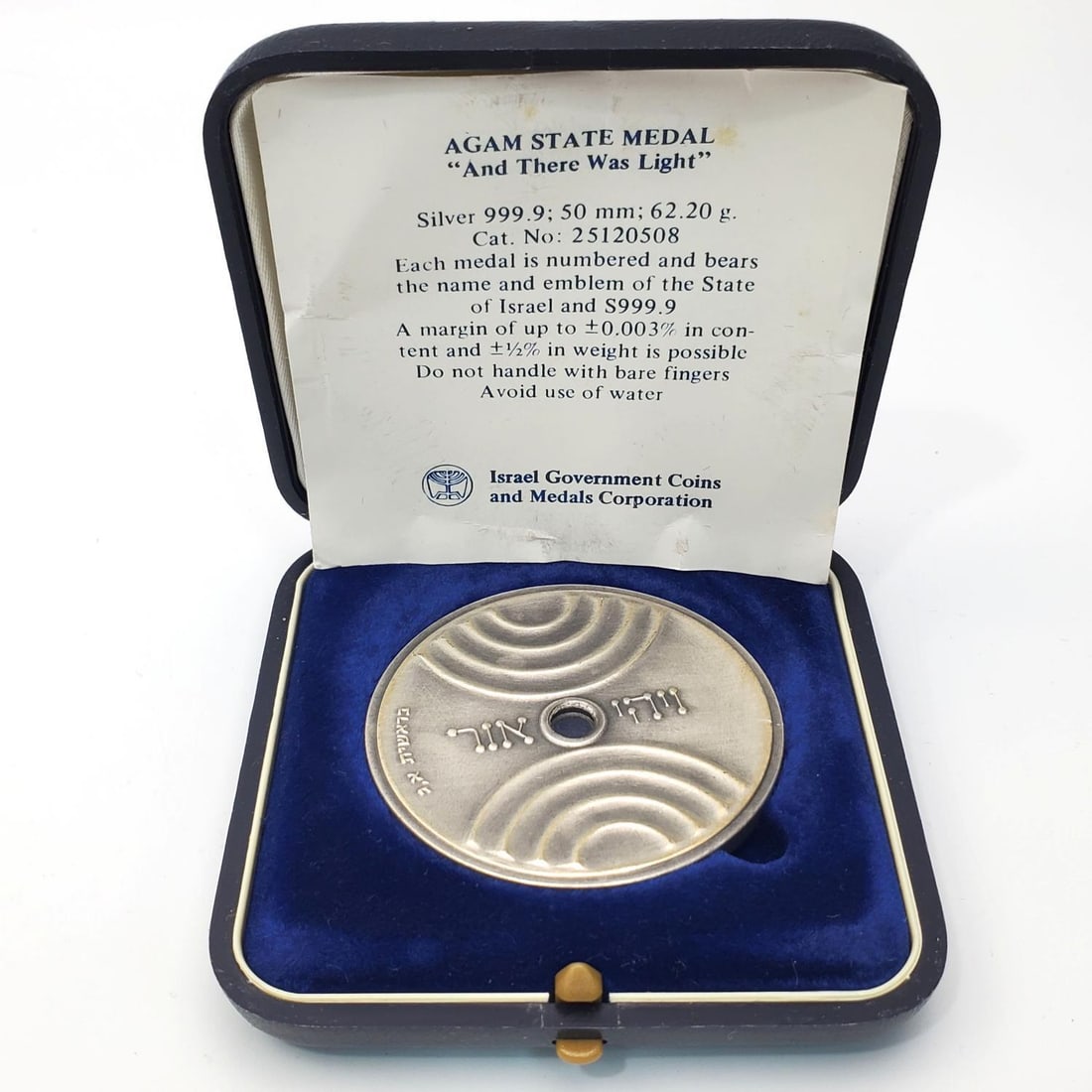 Yaacov Agam, Israeli (b.1928) Silver Medallion: Yaacov Agam, Israeli (b.1928) Pure Silver 999.9 "And There Was Light" Genesis1:3 Medallion. Fully Marked & Hallmarked. Limited Edition. Made by The State of Israel. In Original Fitted Box. Condition: