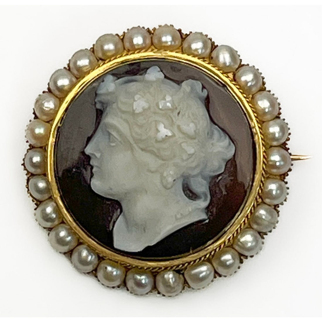 Antique Gold, Pearl & Hard Stone Cameo Brooch: Antique Gold, Pearl & Hard Stone Cameo Brooch. Please Note- Due to Recent Fraudulent Activity, All Jewelry Items Purchased by New Customers Cannot Be Shipped Out Until 3 Weeks After The Auction Date.