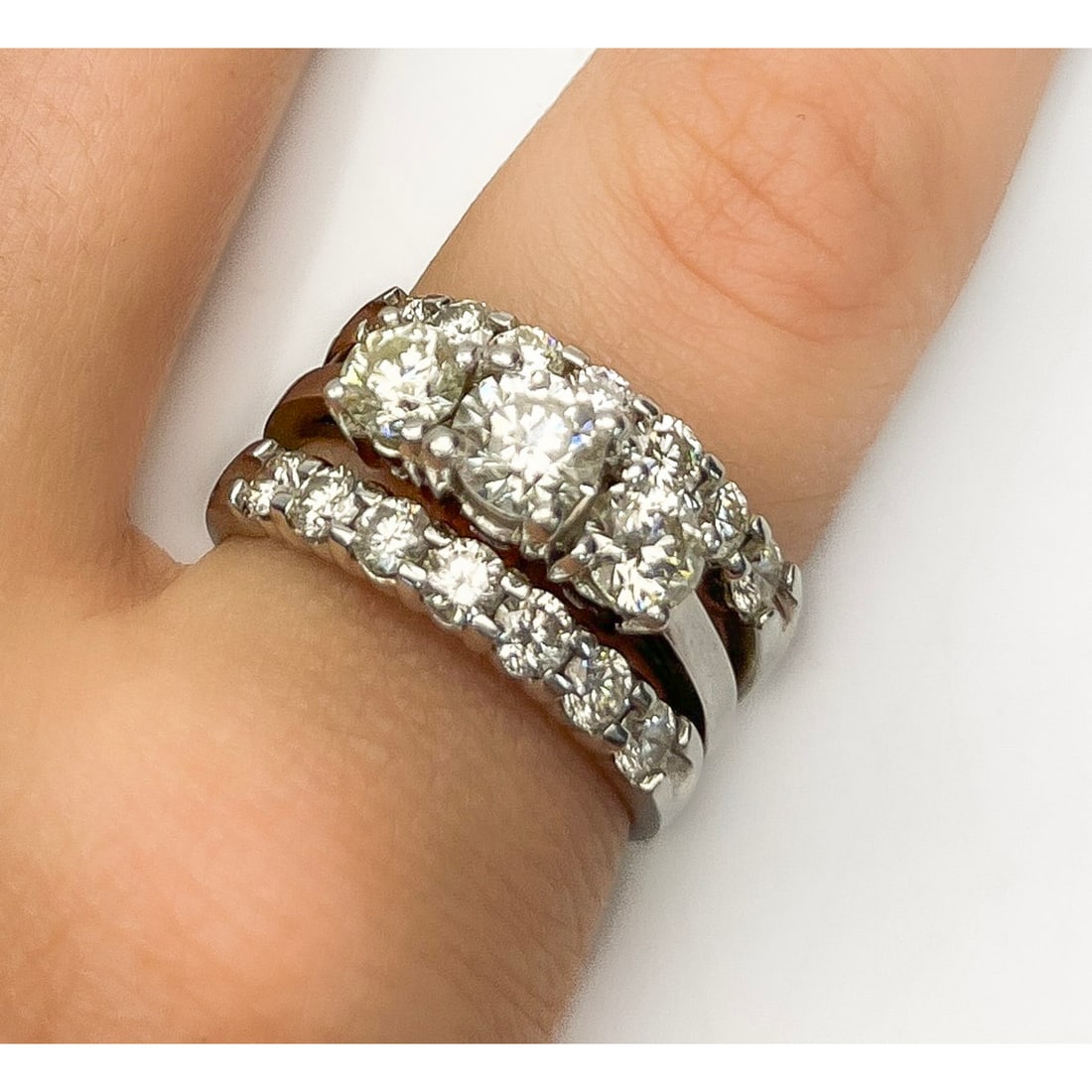 Fine 14K White Gold & Diamonds Right Hand Ring (1 of 4)