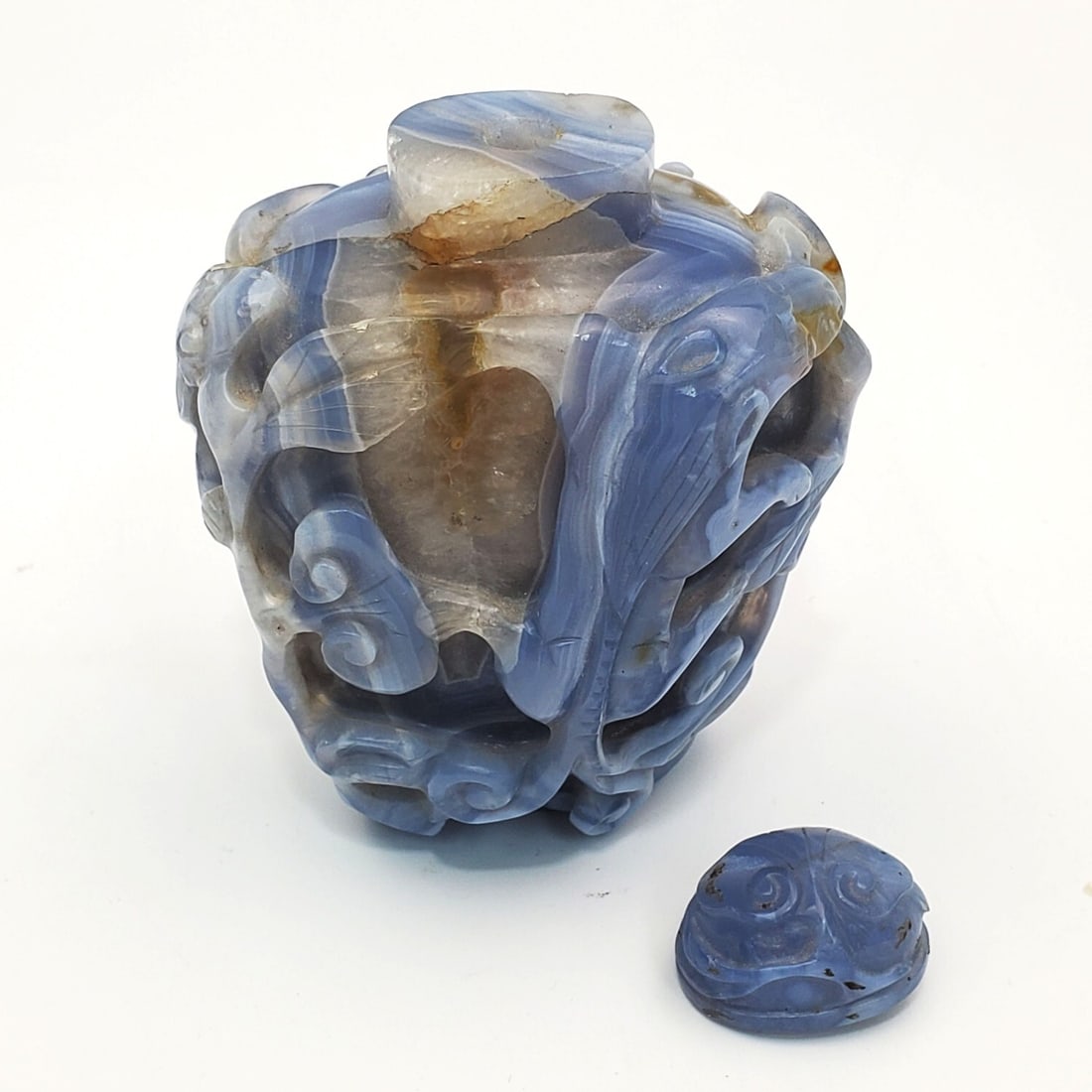 Early Chinese Large Carved Agate Snuff Bottle (1 of 3)