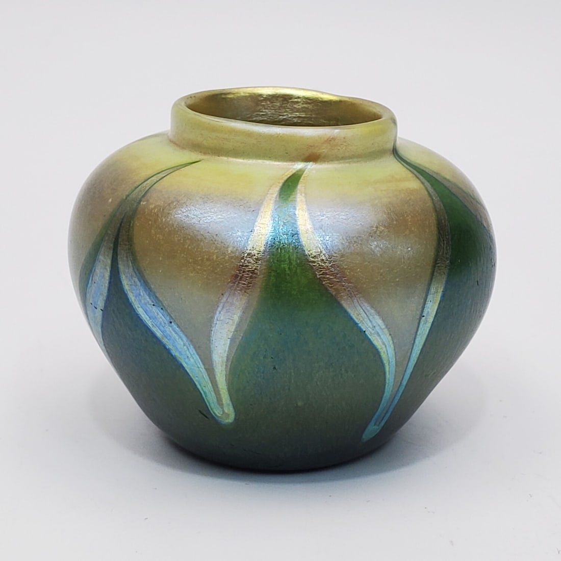 L.C. Tiffany Pulled Feather Small Iridescent Glass (1 of 4)