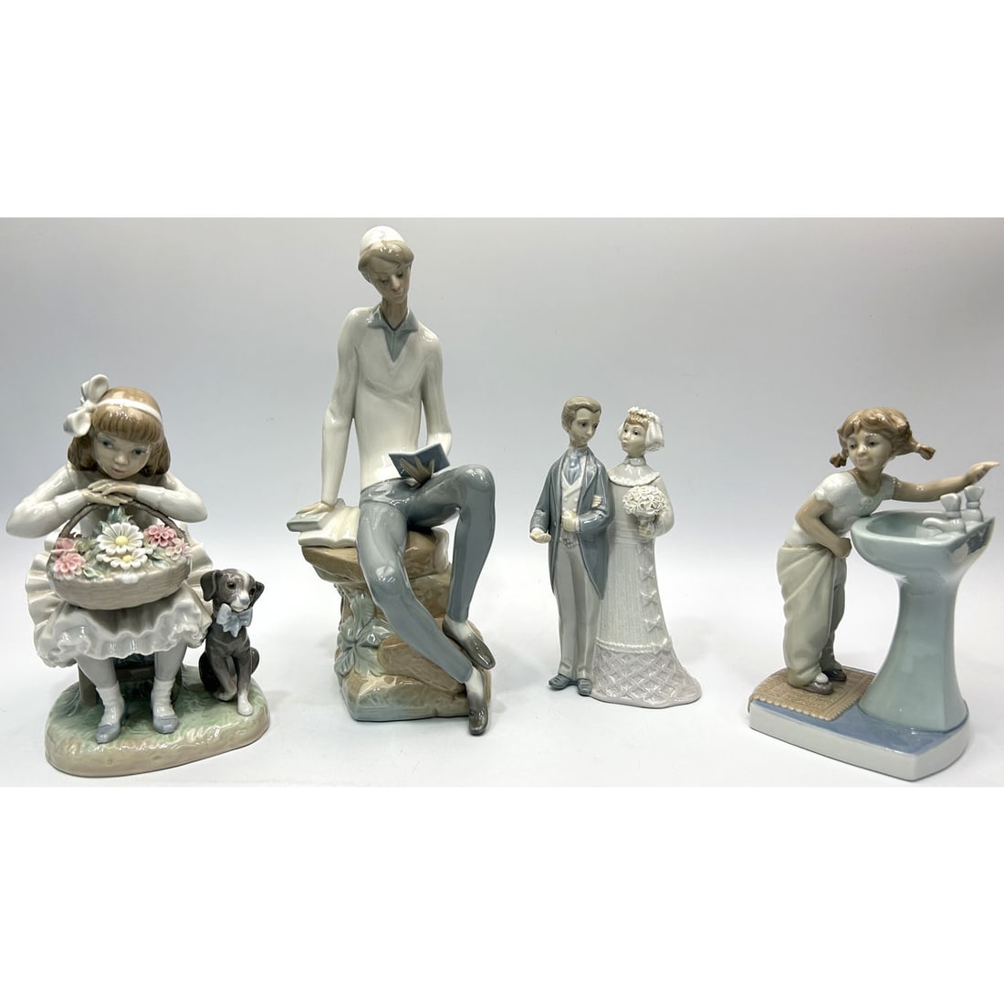 Lot of 4 Vintage Lladro Porcelain Figures (1 of 9)
