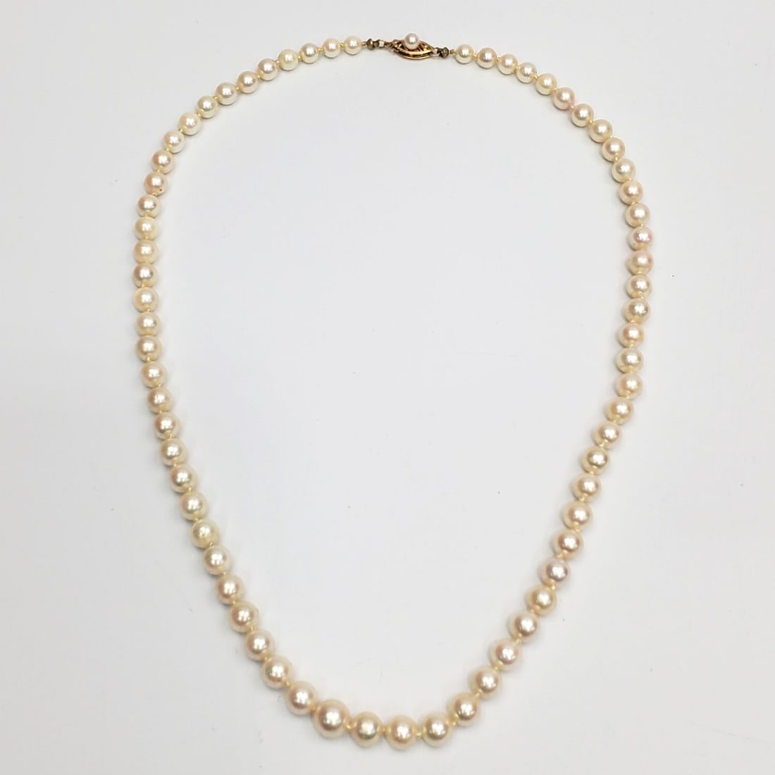 Vintage Pearl Necklace w/ 14K Gold Clasp: Vintage Pearl Necklace w/ 14K Gold Clasp. Condition: Generally Very Good. Dimensions: L-18". Gross Weight: 19.8g.Provenance: From a Long Island, NY Home. Please note the absence of a Condition Report