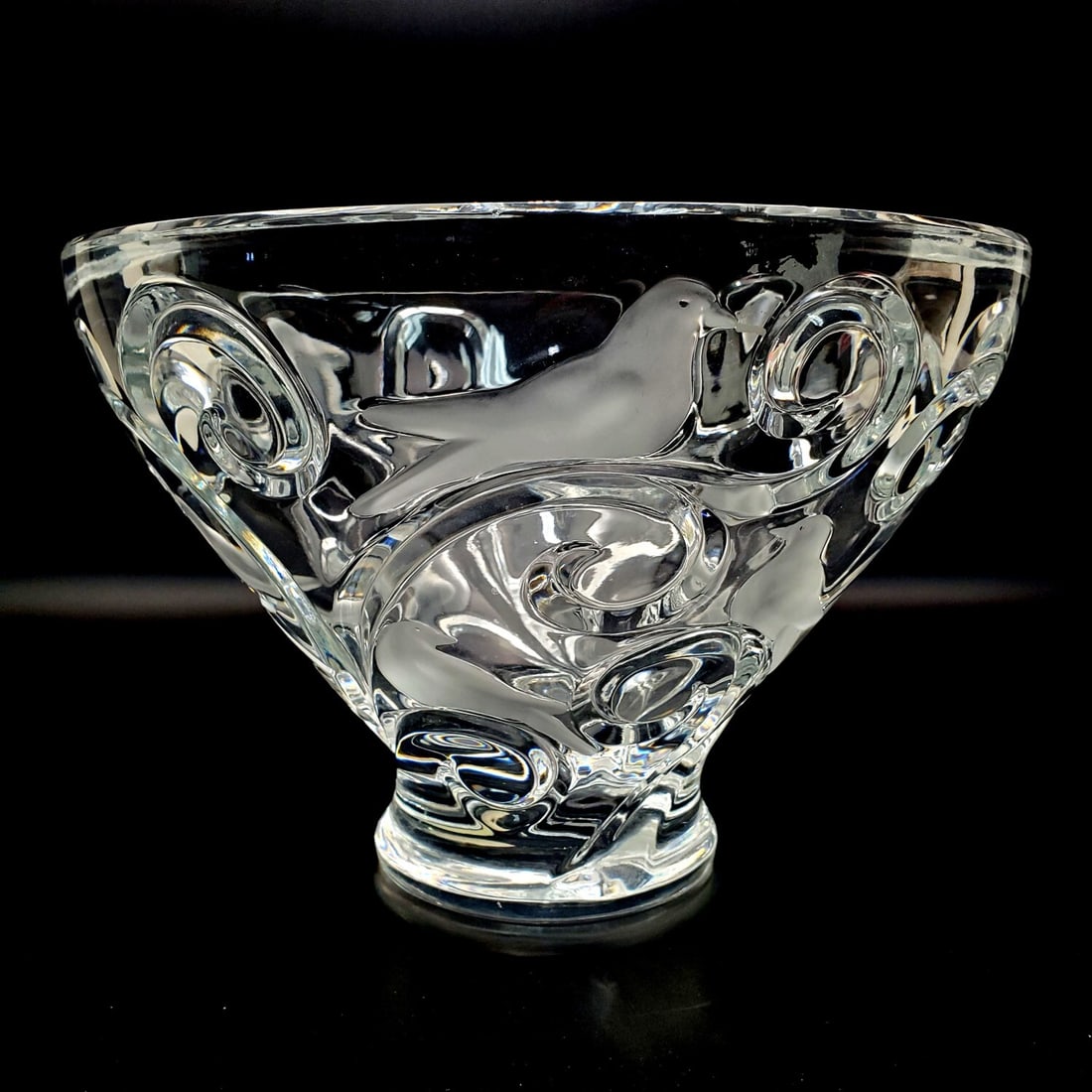 Lalique France "Verone" Art Glass Centerpiece Bowl (1 of 6)