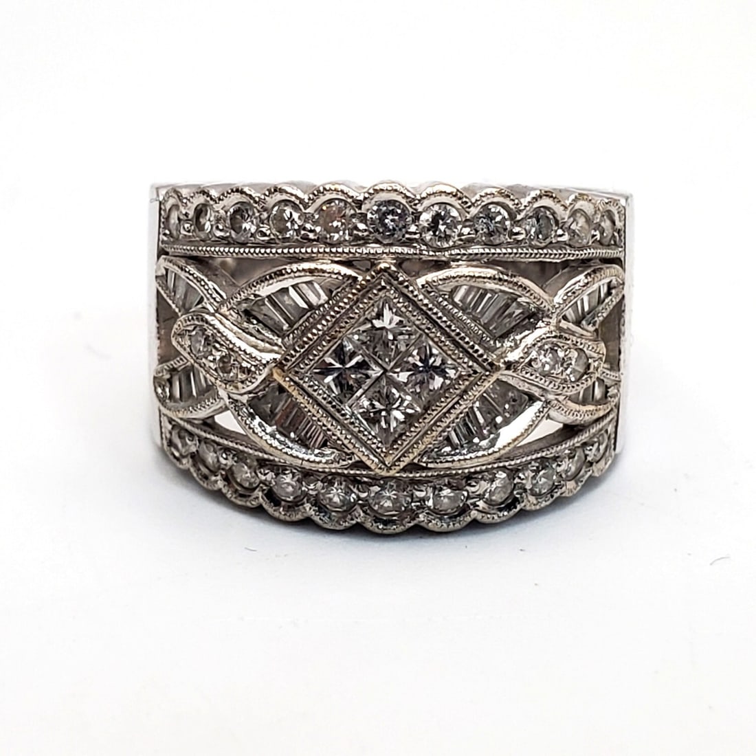Fine 18K White Gold & Diamond Ring: Fine 18K White Gold & Diamond Ring w/ Round & Baguette Diamonds. Please Note- Due to Recent Fraudulent Activity, All Jewelry Items Purchased by New Customers Cannot Be Shipped Out Until 3 Weeks After 