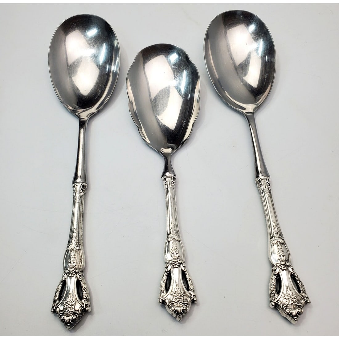 3 Tuttle "Beauvoir" Sterling Silver Handle Servers (1 of 4)