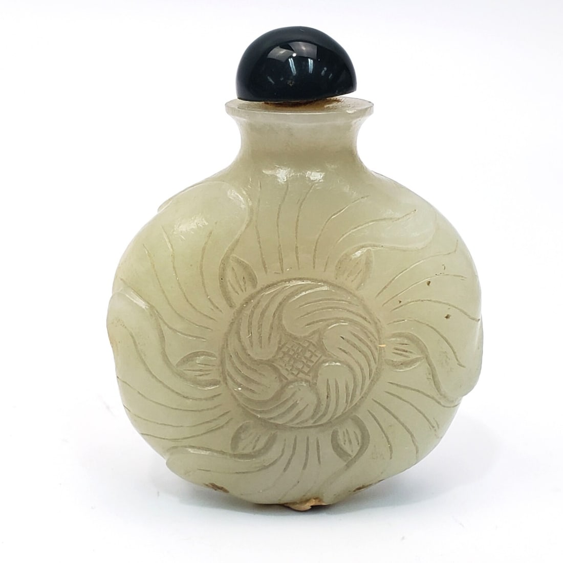 Chinese Antique Carved Light Green Jade Snuff Bott (1 of 2)