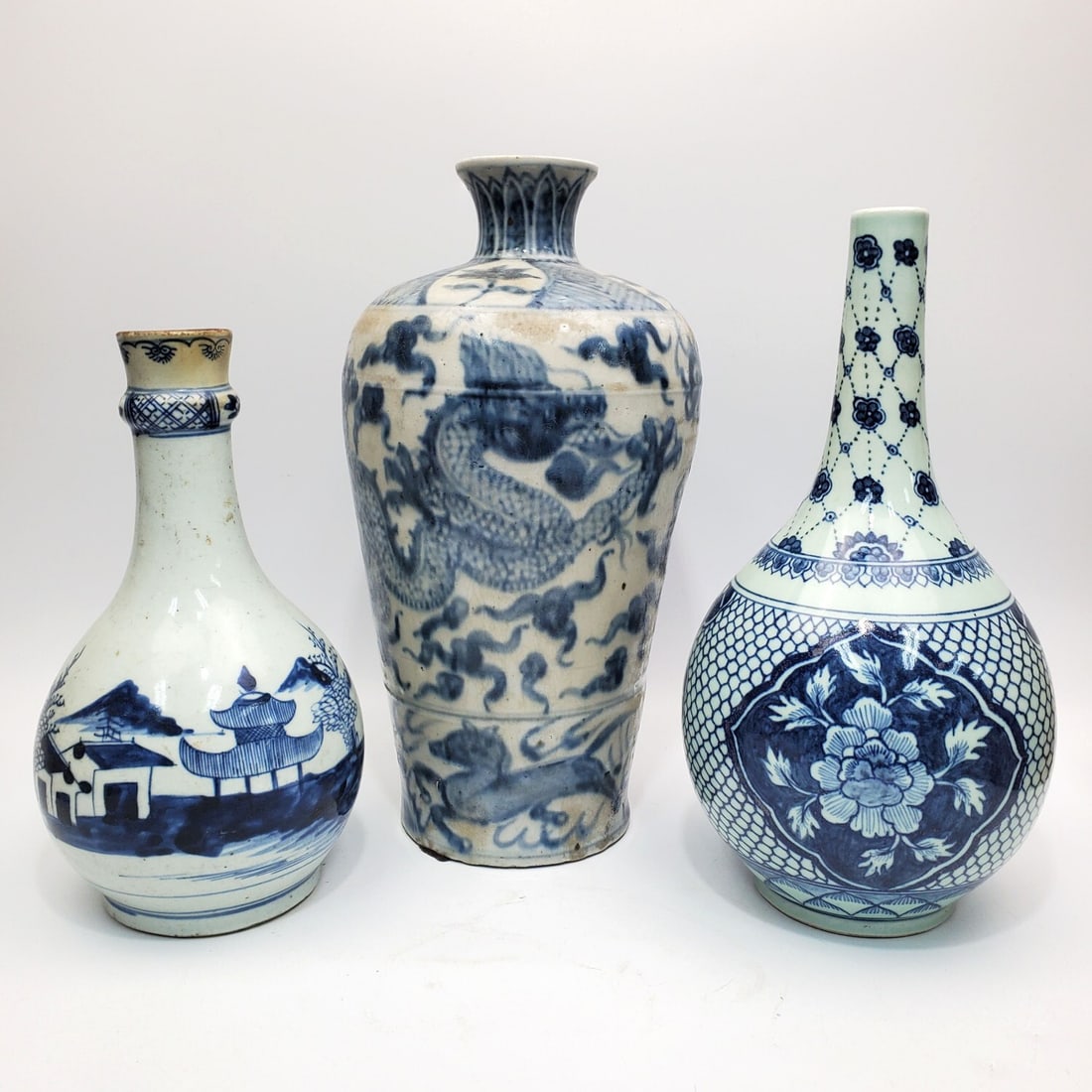 Chinese Lot of 3 Blue & White Porcelain Vases (1 of 4)