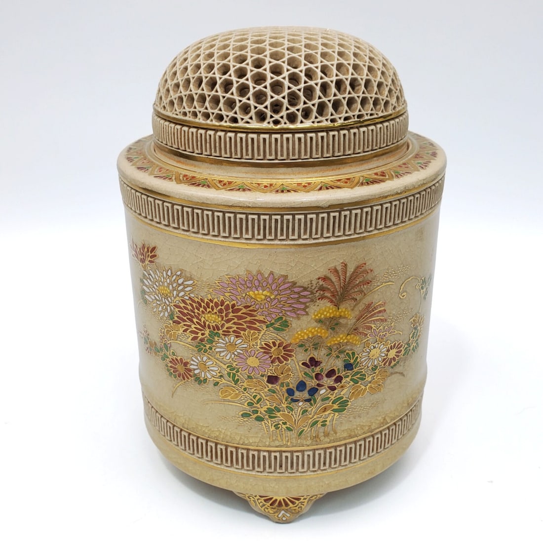 Japanese Showa Era Porcelain Signed Incense Burner: Japanese Showa Era Satsuma Porcelain Signed Incense Burner Censer w/ Decorations of Chrysanthemums & a Pierced Porcelain Lid. Condition: Excellent. Dimensions: H-7" x Dia-4.8". Provenance: From a Long
