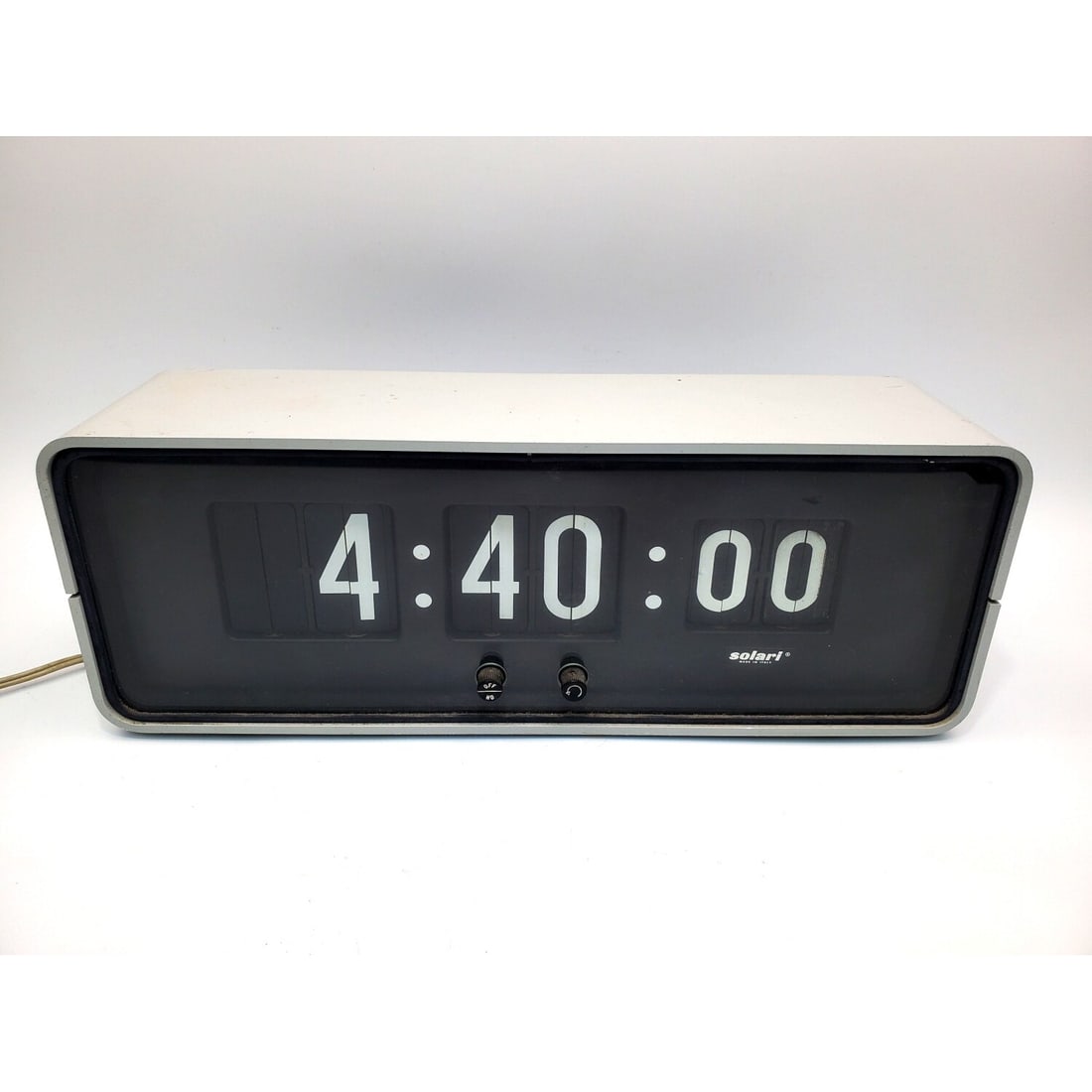 Rare Gino Valle "Solari" Italy Airport Flip Clock: Extremely Rare Vintage Gino Valle for "Solari" Italy Airport Flip Clock. Model Cifra 5S. Circa 1960's. Fully Marked. Condition: Generally Very Good. Please Note- We Do Not Guarantee the Workability of