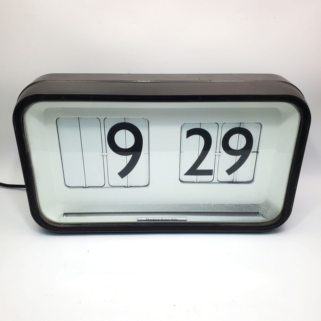 Gino Valle Solari Italy Cifra 12 Split-Flap Clock: Vintage Large "Solari" Udine Italy Cifra 12 Split-Flap Clock Designed by Gino Valle c.1950's or 60's. Fully Marked. Condition: Generally Very Good. Please Note- We Do Not Guarantee the Workability of 