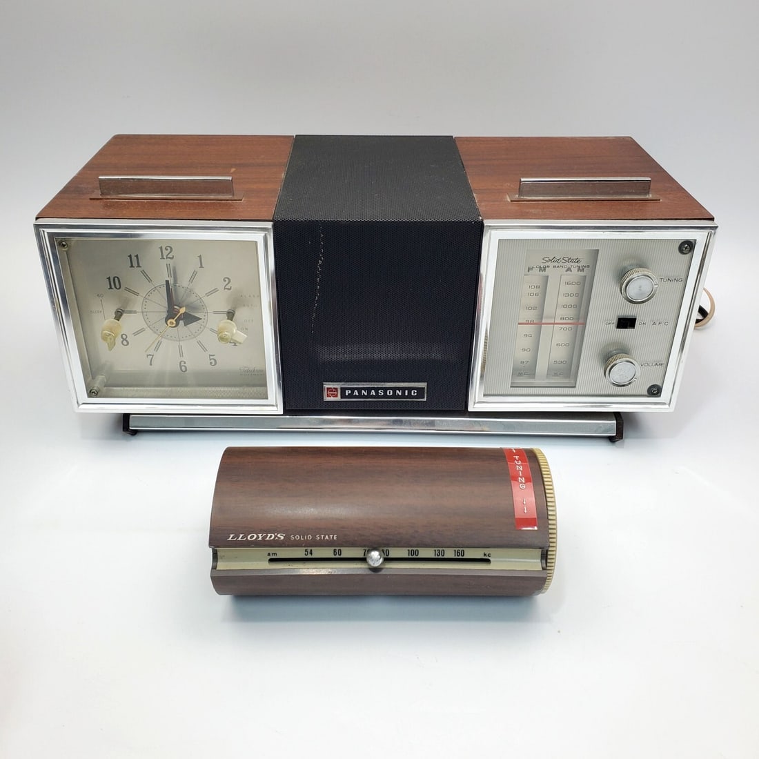 2 Vintage Radios; Lloyd's Solid State & Panasonic (1 of 5)