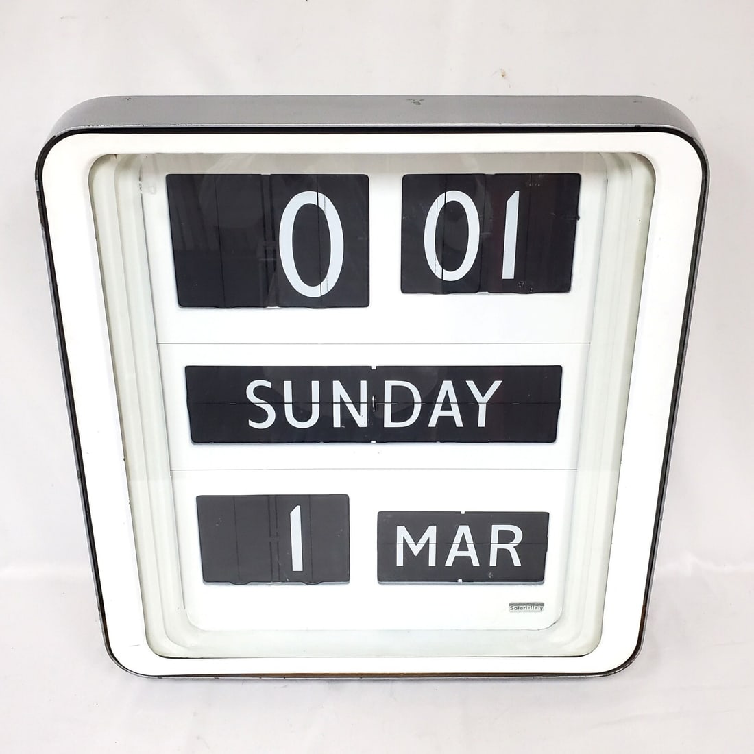 Gino Valle for Solari Calendar Flip Clock Dator 10: Very Large Vintage Gino Valle for "Solari" Italy Calendar Flip Clock. Model Dator 10. Circa 1960's. Probably Used For an Airport. Fully Marked. Condition: Generally Good. Please Note- We Do Not Guaran