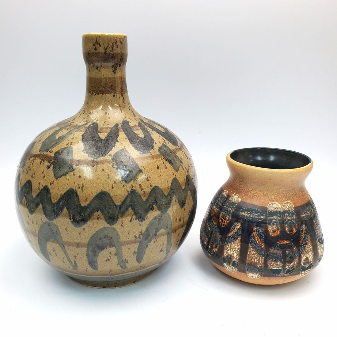 Lot of 2 Lapid Studios MCM Israeli Ceramic Vases: Lot of 2 Lapid Studios MCM Israeli Ceramic Vases. Both Are Fully Signed on The Bottom. Condition: Excellent. Dimensions: Larger-H-9.5" x Dia-6.75". Provenance: From a Long Island, NY Home. Please note