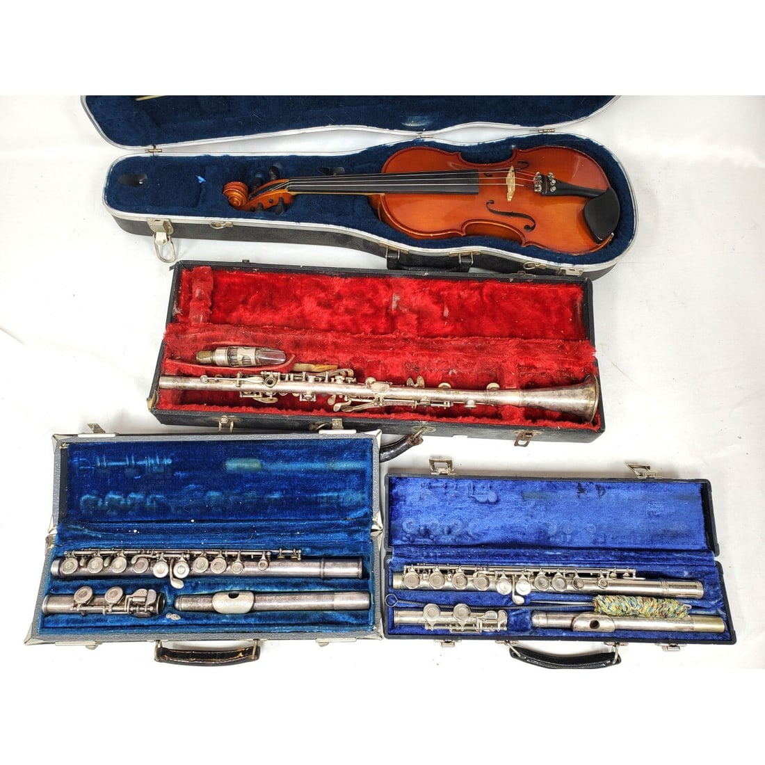 Lot of 4 Musical Instruments: Lot of 4 Musical Instruments Including 2 Flutes, 1 Clarinet & 1 Student Violin. All In Original Cases. Condition: As Found. Dimensions: Largest Case-L-31". Provenance: From a Long Island, NY Home. Ple