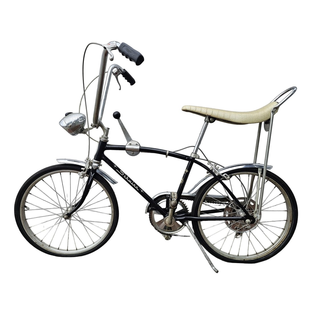 Vintage Schwinn Stingray Fastback Muscle Bike: Vintage Schwinn Stingray Fastback Muscle Bike c. Late 1960's. With 5 Speed Setup & Banana Seat. Condition: Generally Good, As Found. Dimensions: L-54" x H-41" Approx. Provenance: From a Long Island, N
