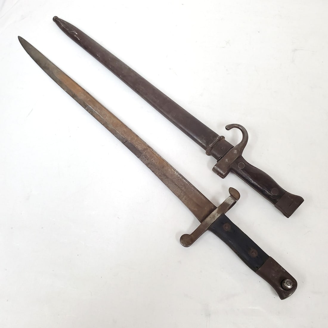 Lot of 2 Antique British World War I Bayonets: Lot of 2 Antique British World War I Bayonets. Condition: As Found. Has Some Rust.Dimensions: Larger L-23.5". Provenance: From a Long Island, NY Home.Please note the absence of a Condition Report does