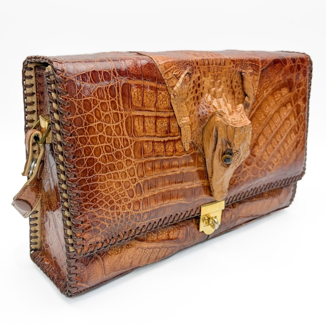 Vintage Genuine Alligator & Leather Handbag: Vintage Genuine Alligator & Leather Handbag w/ Genuine Alligator Head w/ Glass Eyes. Comes w/ Additional Detachable Strap. Appears To Never Have Been Used. Condition: Generally Very Good. Dimensions: 