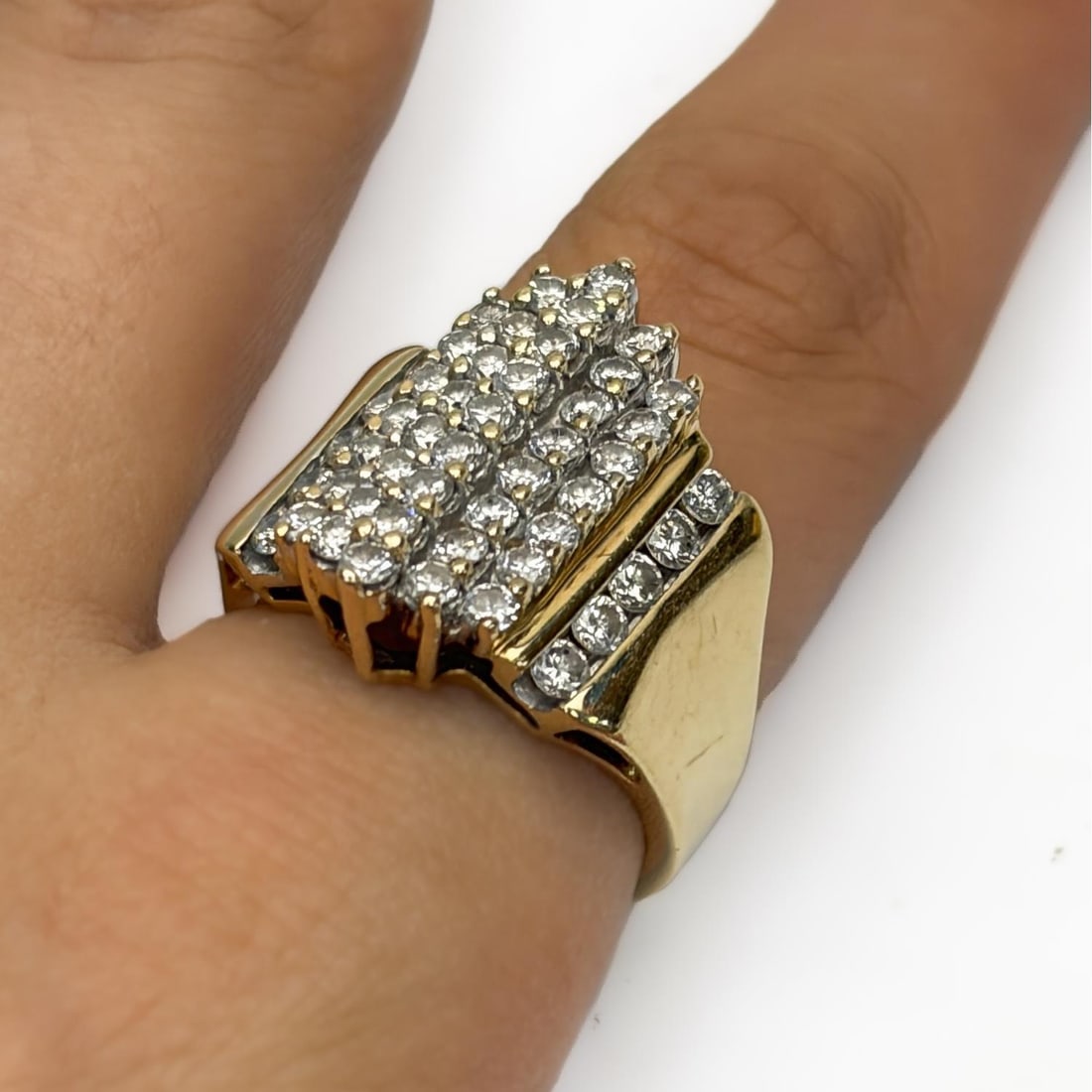 Fine 14K Gold & Diamonds Ring: Fine 14K Gold & Diamonds Ring. There Are Approximately 49 High Quality Diamonds Totaling Approximately 1.5-2 Carats Minimum. Please Note- Due to Recent Fraudulent Activity, All Jewelry Items Purchased