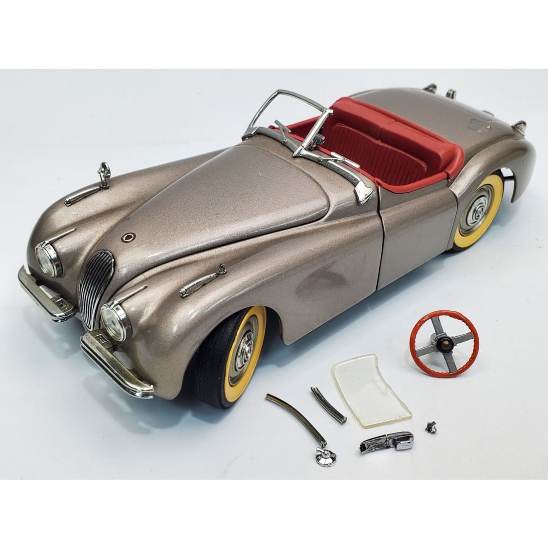 1/24 1949 Jaguar XK120 Model Car (1 of 4)