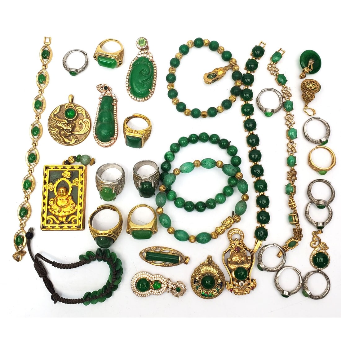 Bag Lot of Chinese Jewelry items: Bag Lot of Chinese Jewelry items.Condition: Generally Very Good. Dimensions: Various Sizes. Provenance: From a Long Island, NY Home. Please note the absence of a Condition Report does not imply that t