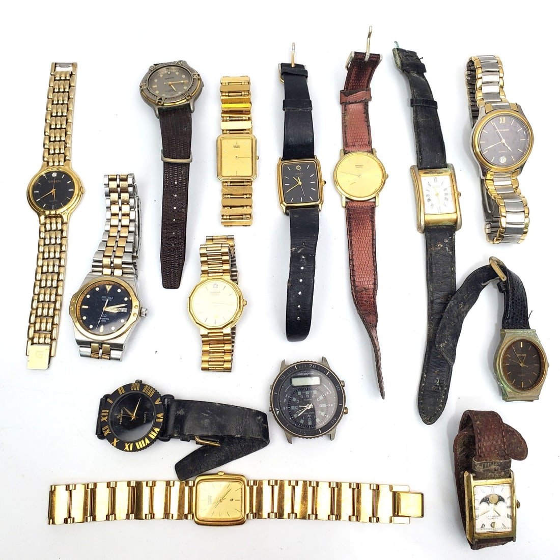 Vintage Bag Lot of Watches: Vintage Bag Lot of Watches.Condition: As Found. Please Note- We Do Not Guarantee the Workability of Old Watches. Dimensions: Various Sizes. Provenance: From a Long Island, NY Home.Please note the abse