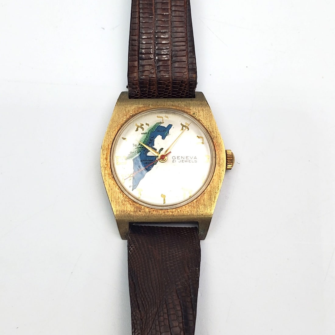 Vintage Geneva 21 Jewels Mechanical Watch: Vintage Geneva 21 Jewels Mechanical Watch w/ Hebrew Letters & Map of Israel. Probably Circa 1950s. Condition: As Found. Please Note- We Do Not Guarantee the Workability of Old Watches. Dimensions: Fac