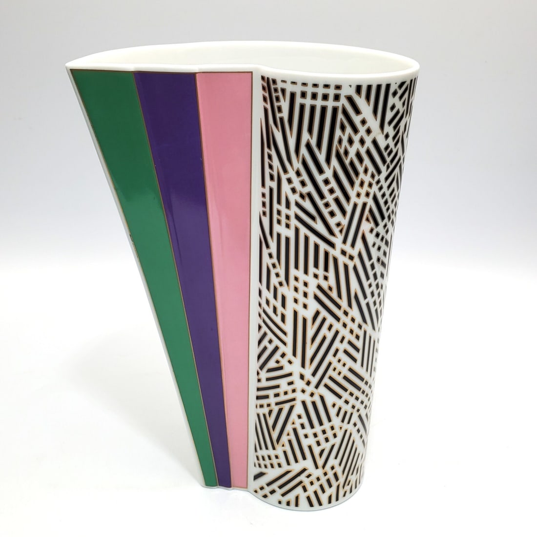 Vintage Hutschenreuther Germany Geometric Vase: Vintage Hutschenreuther Germany Geometric Patterned Vase "Maxims De Paris". Fully Marked. Condition: Excellent. Dimensions: H-9.25". Provenance: From a Long Island, NY Home.Please note the absence of 