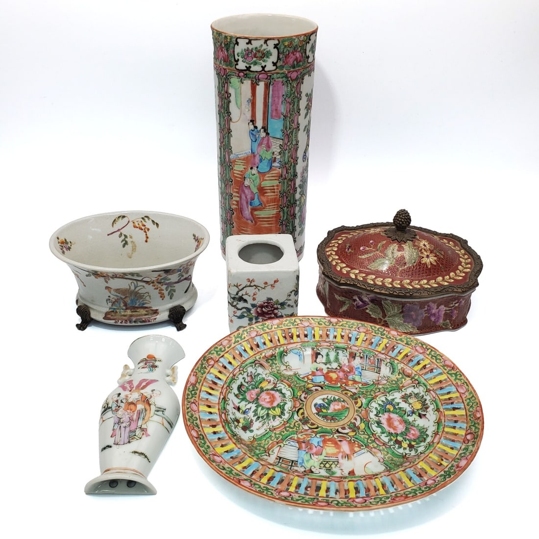 Chinese Lot of 6 Porcelain Items (1 of 4)
