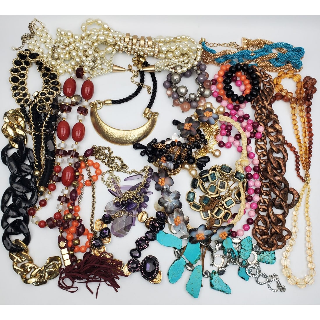 Large Bag Lot of Costume Jewelry: Large Bag Lot of Costume Jewelry.Condition: Generally Very Good. As Found.Dimensions: Various Sizes.Provenance: From a Long Island, NY Home. Please note the absence of a Condition Report does not
