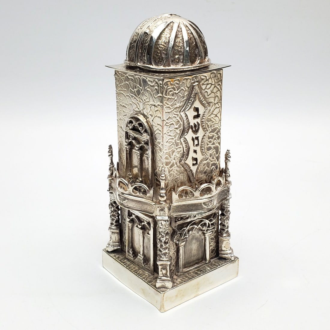 Judaica Unusual Heavy Sterling Silver Besamim: Judaica Unusual Heavy Sterling Silver Besamim Spice Box. Fully Hallmarked. Condition: Generally Very Good. Dimensions: H-5.5". Weight: 335.6g/10.7ozt. Provenance: From a Long Island, NY Home. Please n