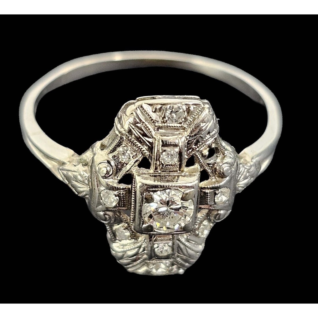 Antique 18K White Gold & Diamonds Ring: Antique 18K White Gold & Diamonds Ring. Please Note- Due to Recent Fraudulent Activity, All Jewelry Items Purchased by New Customers Cannot Be Shipped Out Until 3 Weeks After The Auction Date. Conditi