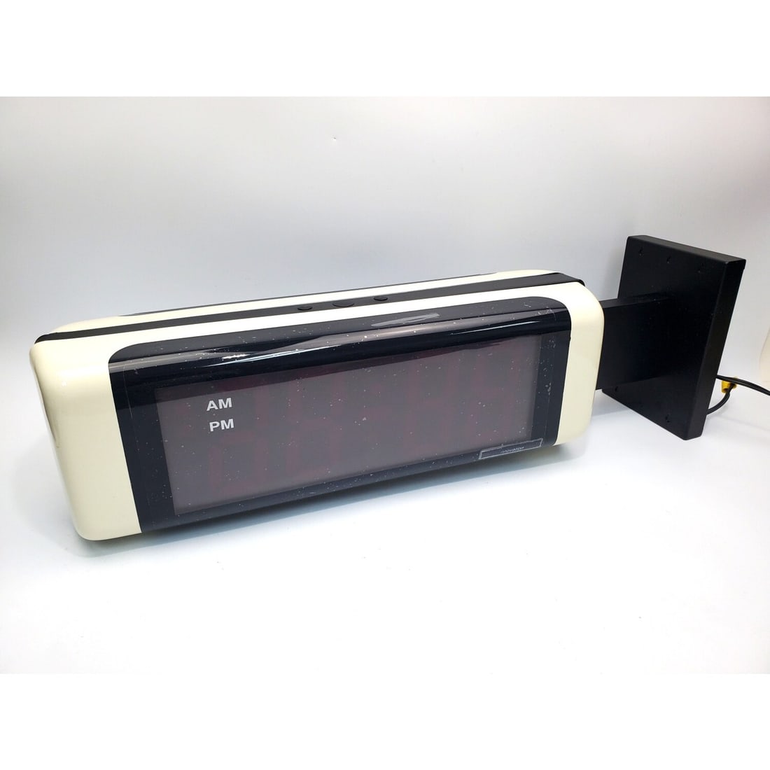 Innovation Wireless 4-Digit Red LED Digital Clock (1 of 4)