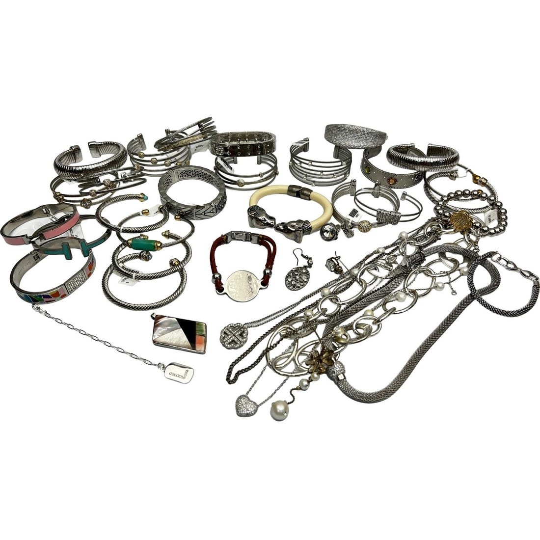 Bag Lot of Fine Costume Jewelry: Bag Lot of Fine Costume Jewelry.Condition: Generally Good, AS FOUND.Dimensions: Various Sizes.Provenance: From a Long Island, NY Home. Please note the absence of a Condition Report does not imply that