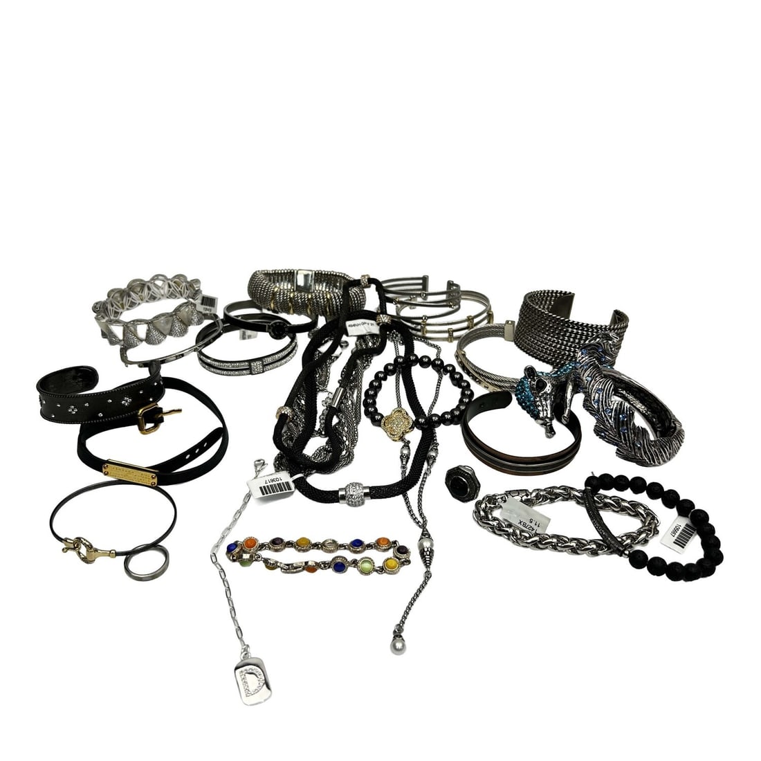 Bag Lot of Fine Costume Jewelry: Bag Lot of Fine Costume Jewelry.Condition: Generally Good, AS FOUND.Dimensions: Various Sizes.Provenance: From a Long Island, NY Home. Please note the absence of a Condition Report does not imply that