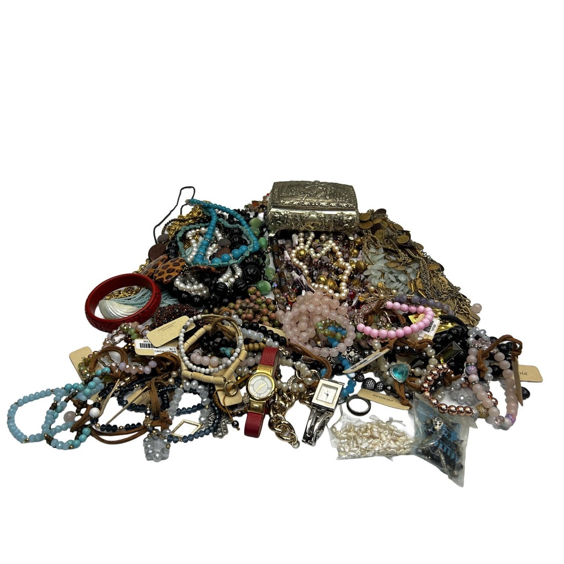 Bag Lot of Fine Costume Jewelry: Bag Lot of Fine Costume Jewelry.Condition: Generally Good, AS FOUND.Dimensions: Various Sizes.Provenance: From a Long Island, NY Home. Please note the absence of a Condition Report does not imply that