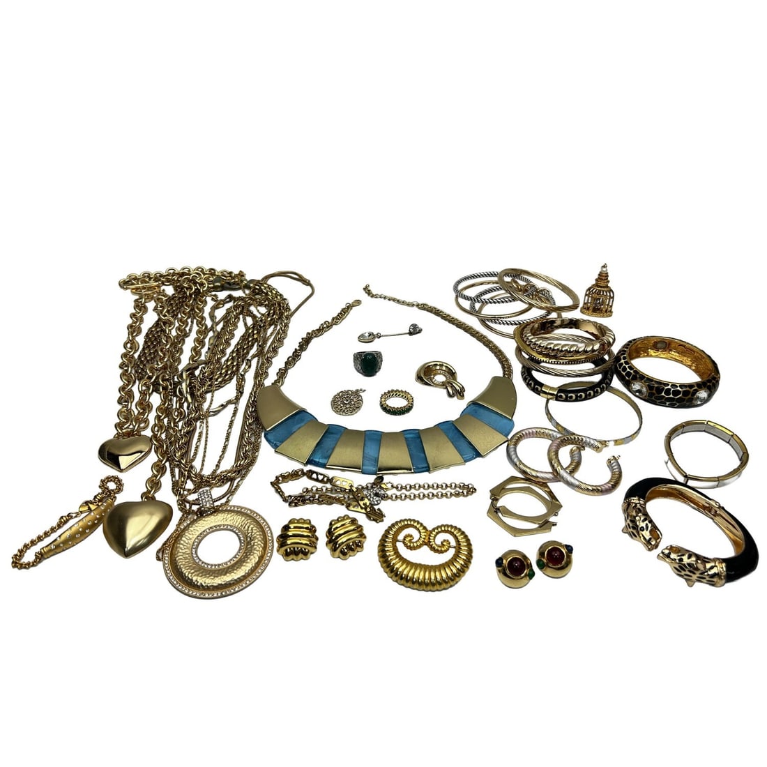 Bag Lot of Fine Costume Jewelry: Bag Lot of Fine Costume Jewelry.Condition: Generally Good, AS FOUND.Dimensions: Various Sizes.Provenance: From a Long Island, NY Home. Please note the absence of a Condition Report does not imply that