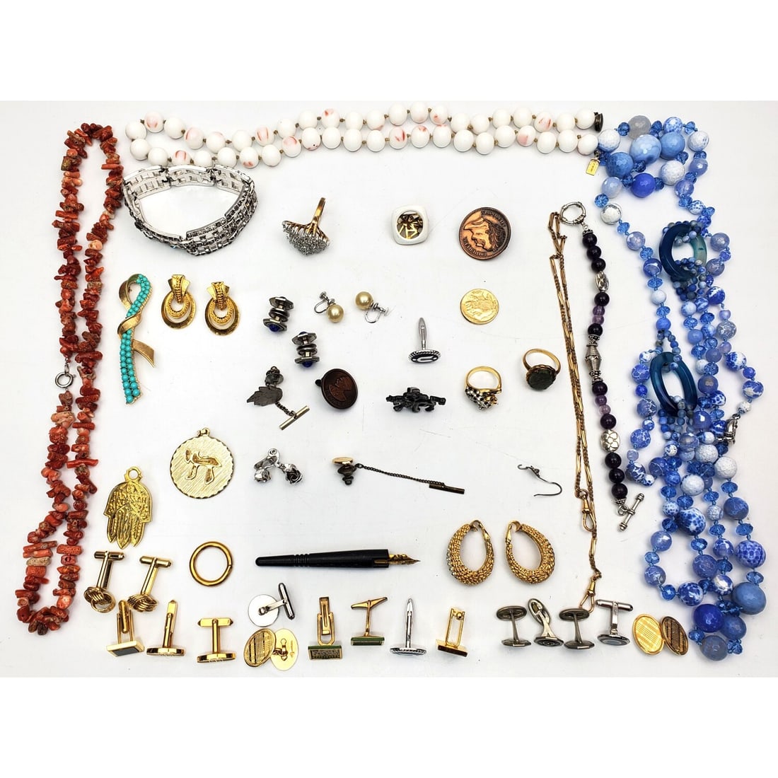 Fine Bag Lot of Costume Jewelry Incl. Givenchy: Fine Bag Lot of Costume Jewelry Including Givenchy, Trifari & Monet. Condition: As is. Dimensions: Various Sizes. Provenance: From a Long Island, NY Home. Please note the absence of a Condition Report